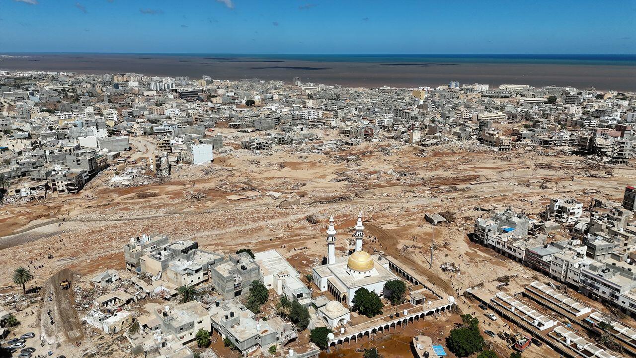 Vue générale de la ville inondée de Derna, en Libye. via AP