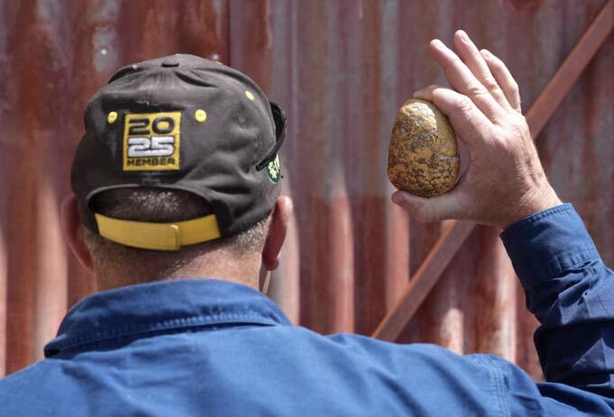 Amateur Prospector Discovers Gold Nugget Worth $150,000 In Australian Outback